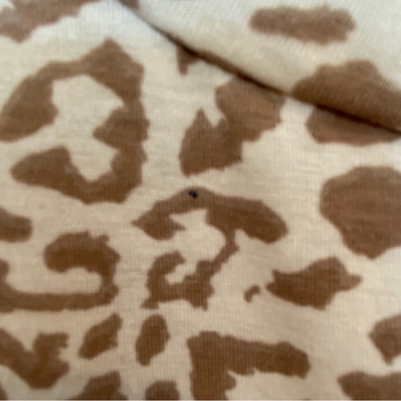 Umgee Leopard Blouse with Floral Embroidery Women’s Size Medium - Picture 6 of 9